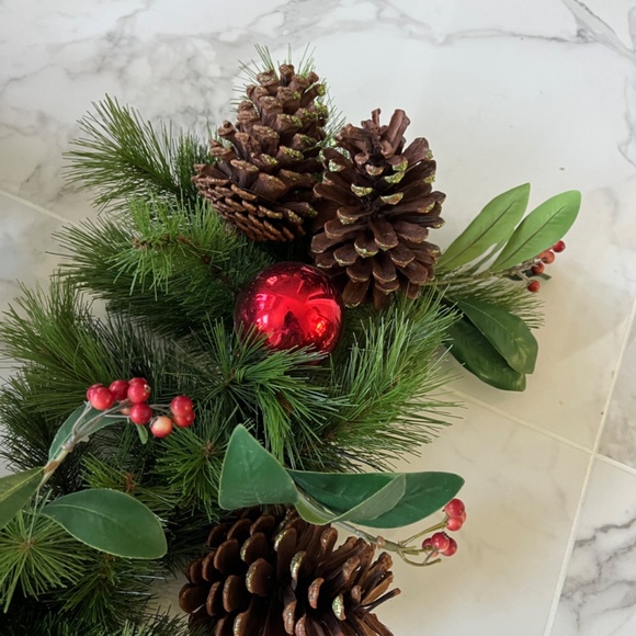 6.5 Foot Faux Holiday Garland - Picture 1 of 5